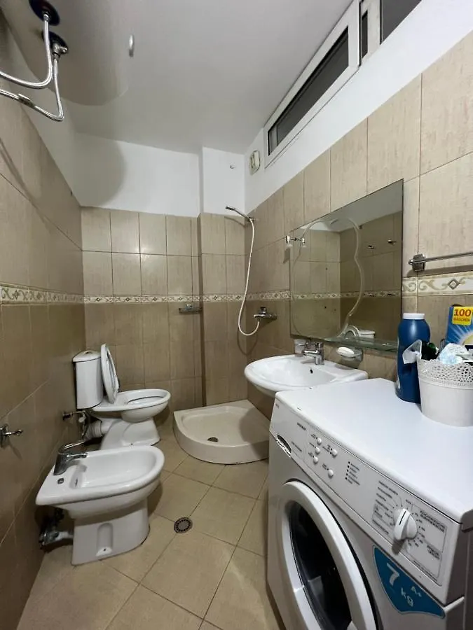 アパート Flodril Appartment ドゥラス アルバニア
