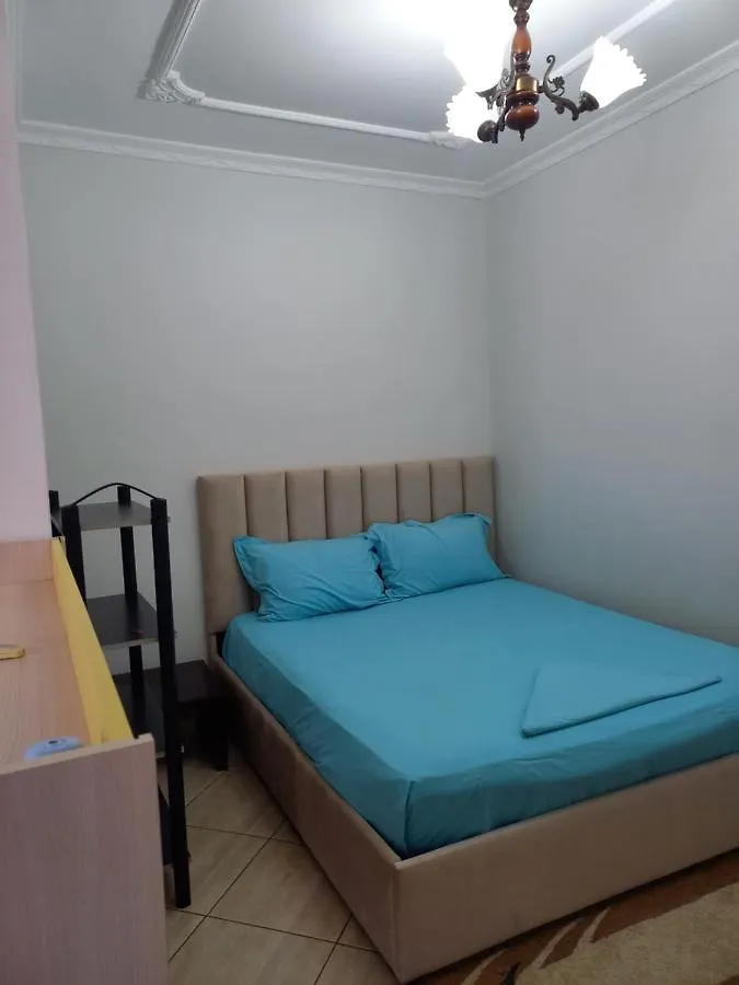 アパート Flodril Appartment ドゥラス